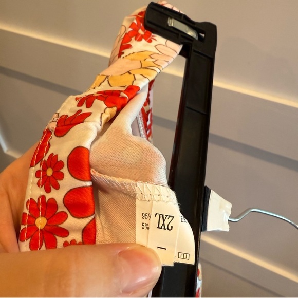 Floral Flare 2XL Pants in Red and White Color - Picture 5 of 6